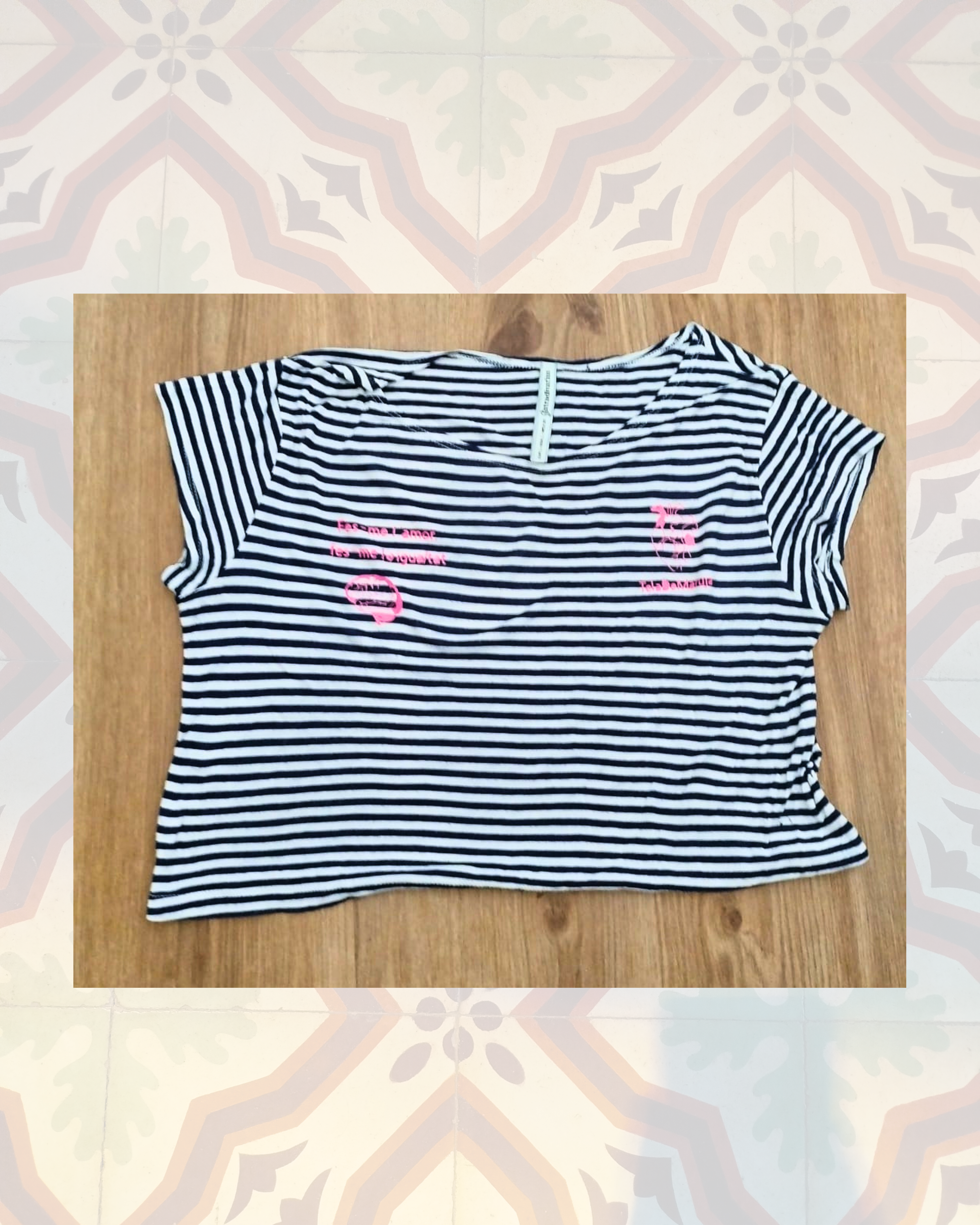 Camiseta de rayas con vinilo